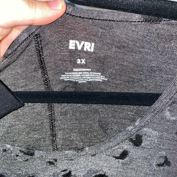 EVRI short sleeve top plus size 2x - Picture 3 of 7